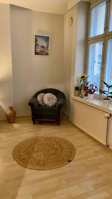 Lovely Apartment In The Centre, Street Level And Inner Yard Helsínquia Exterior foto